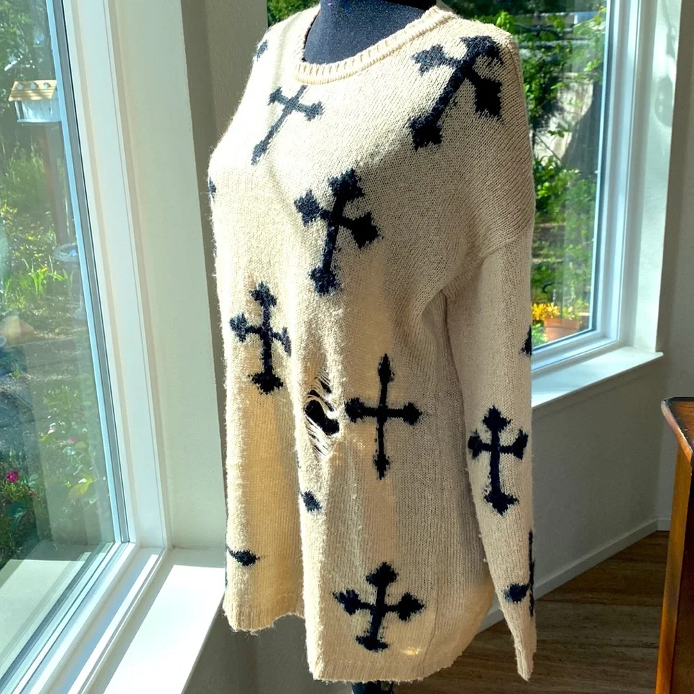 Distressed oversized sweater - Picture 4 of 12